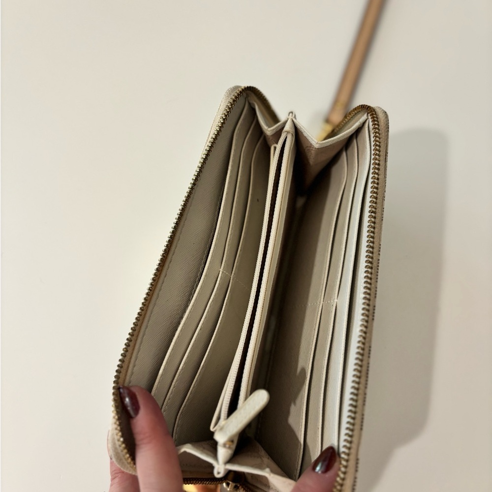 Michael Kors Geometric Beige Wallet $40 OBO - Picture 2 of 3